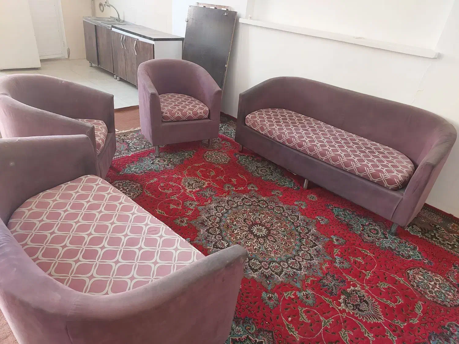 مبل یخچال تخت|مبلمان خانگی و میز عسلی|شیراز, کوزه گری|دیوار