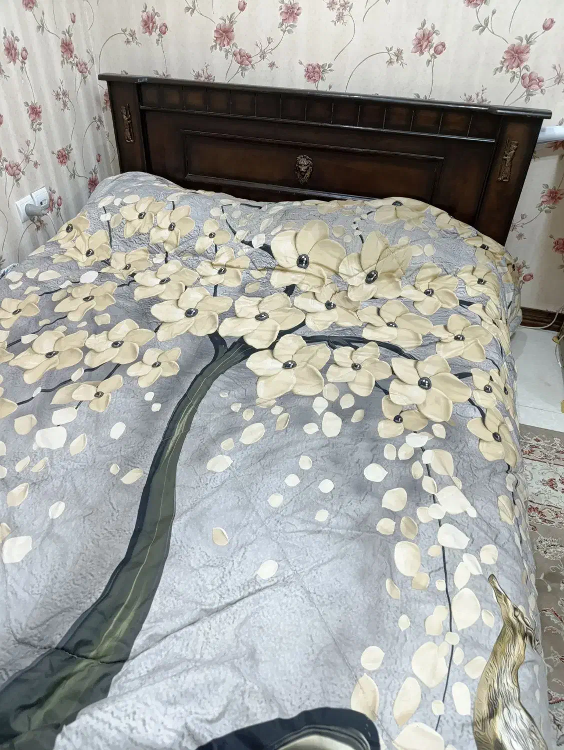 تخت دونفره با کفی پایه دار سالم با دو پاتختی|تخت و سرویس خواب|اسلام‌شهر, شهرک واوان|دیوار