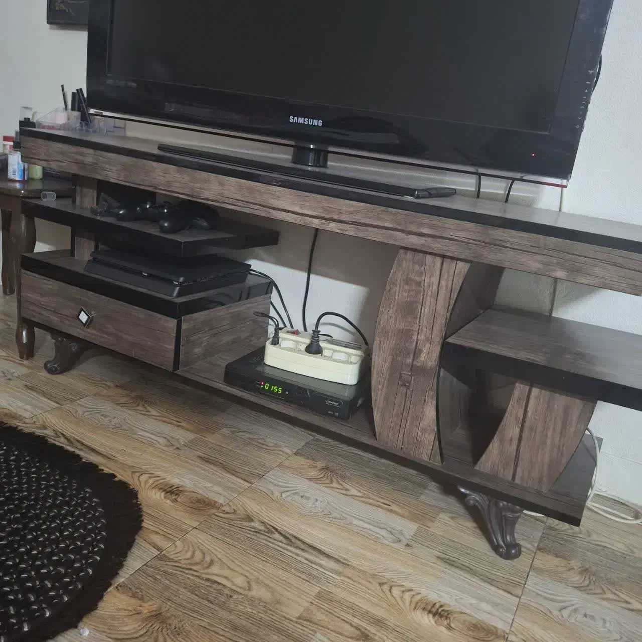 وسایل منزل|بوفه، ویترین، کنسول|فولادشهر, B4|دیوار