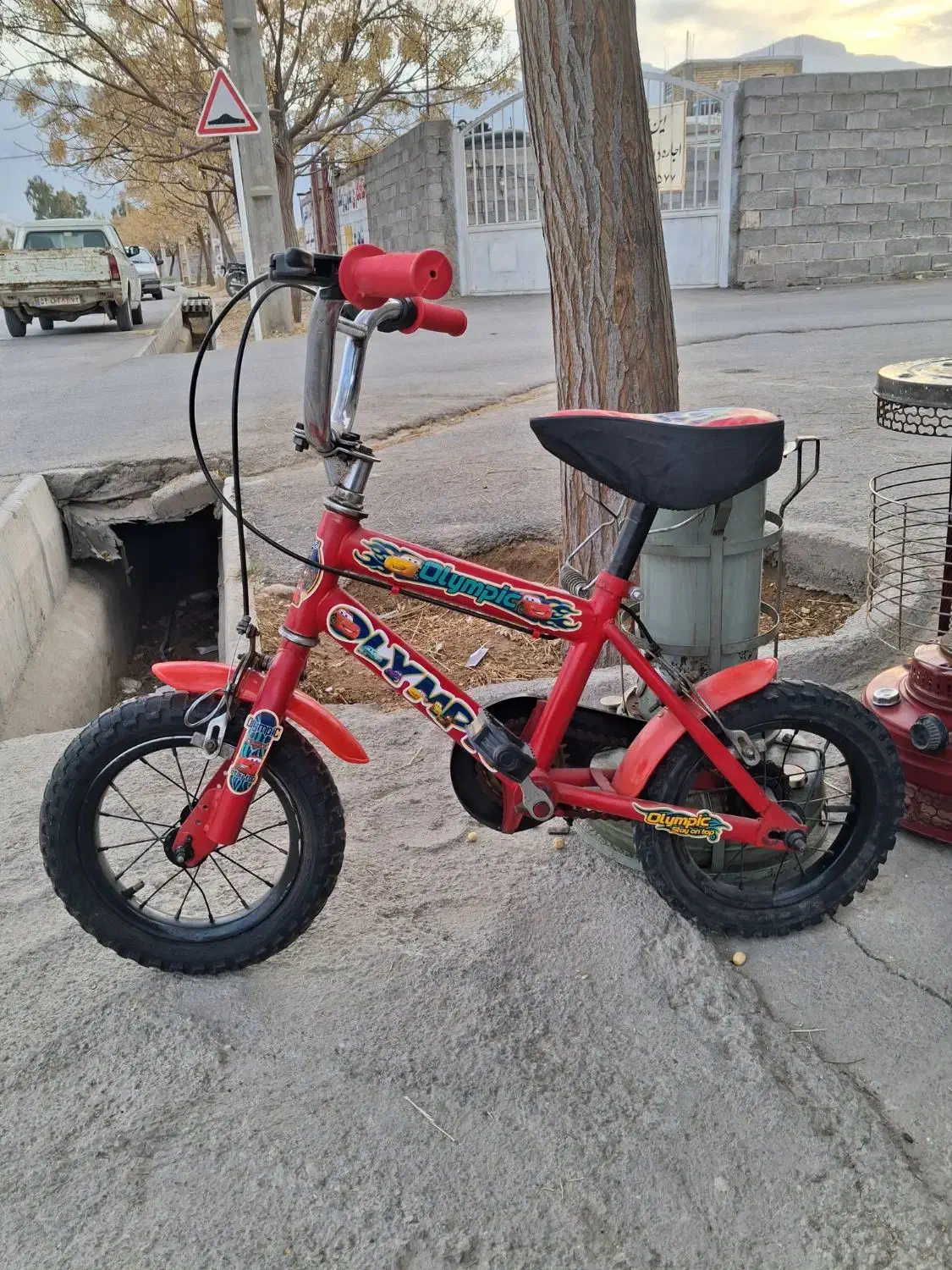 دوچرخه|دوچرخه، اسکیت، اسکوتر|نی‌ریز, |دیوار