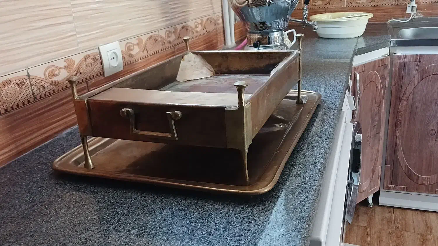 فروش منقل برنجی با سینی برنجی بزرگ عتیقه|کلکسیون اشیاء عتیقه|زرند, |دیوار