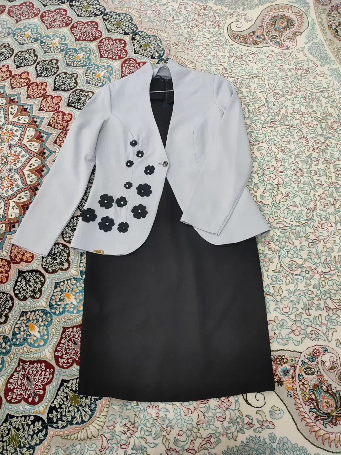 کت و سارافون|لباس|قم, آزادگان|دیوار