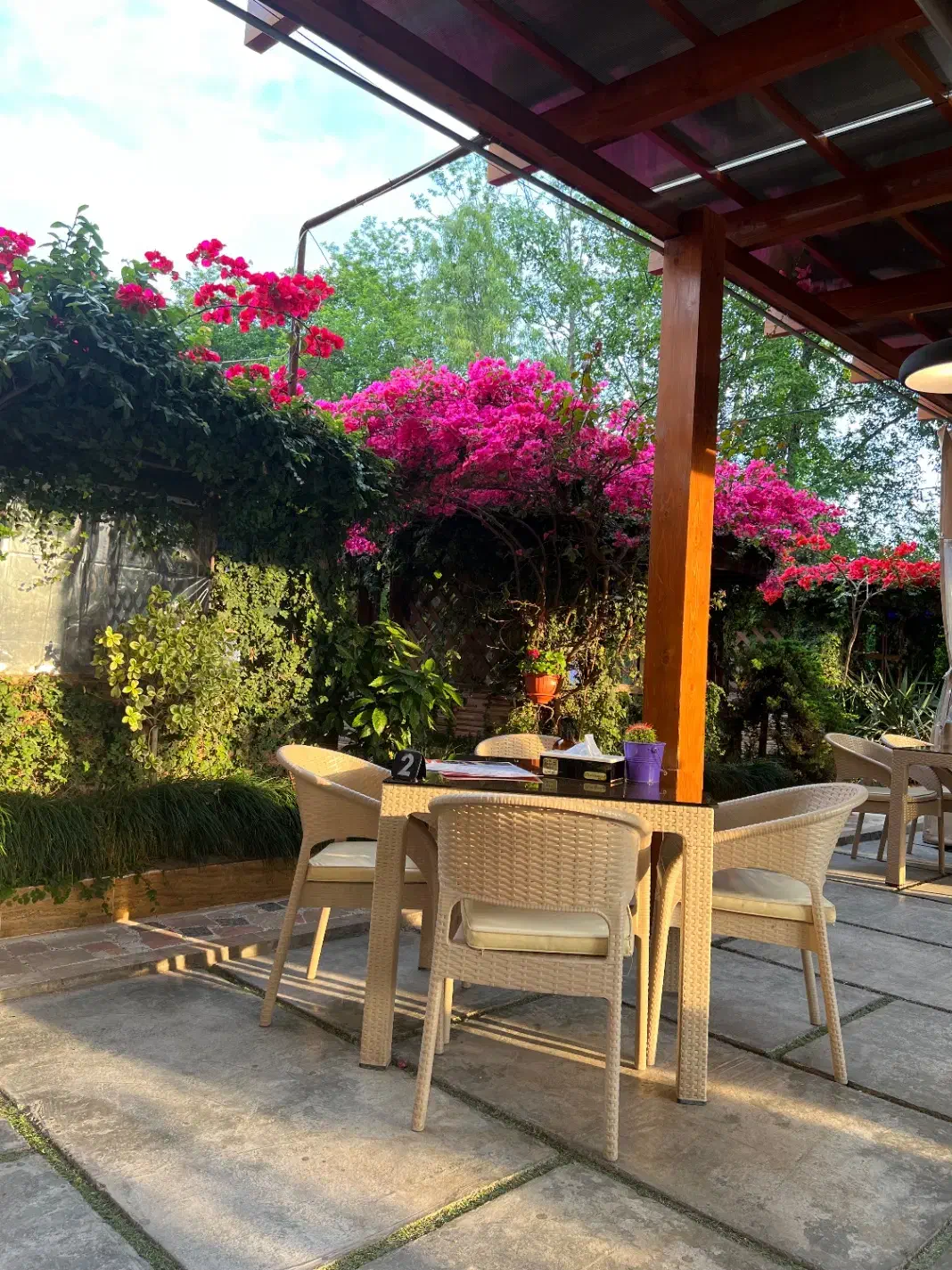 سالندار خانم استخدام در کافه کوشال چالوس|استخدام خدمات فروشگاه و رستوران|چالوس, |دیوار