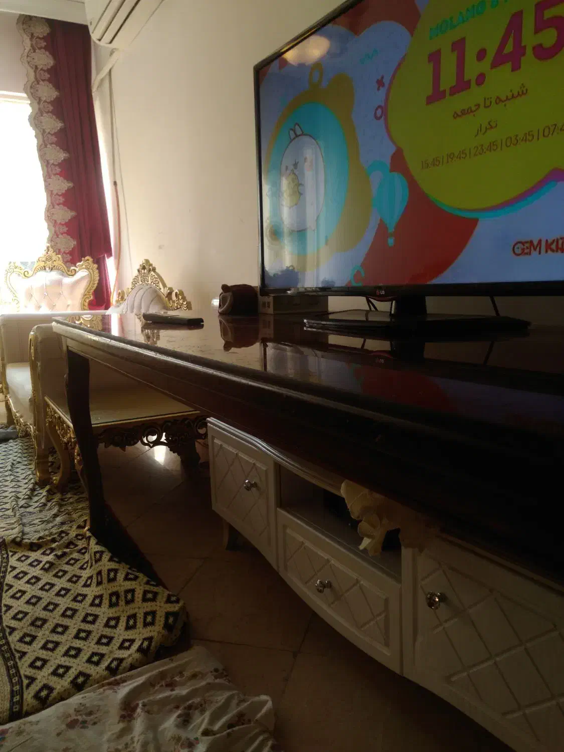 میز چوبی ۲ متری|میز و صندلی غذاخوری|تهران, فلسطین (میدان انقلاب)|دیوار