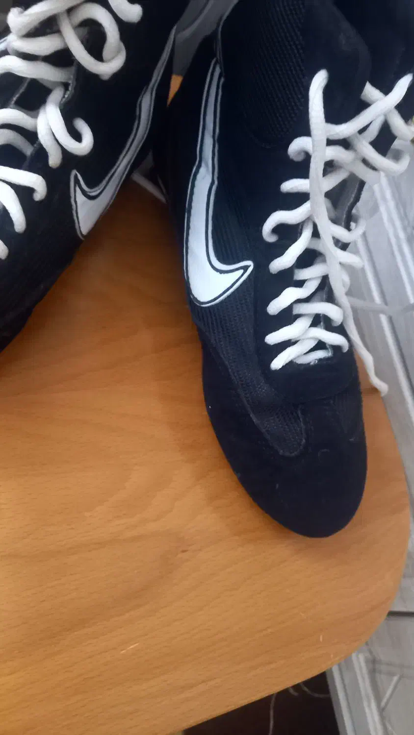 کفش کشتی|کیف، کفش، کمربند|صفادشت, |دیوار