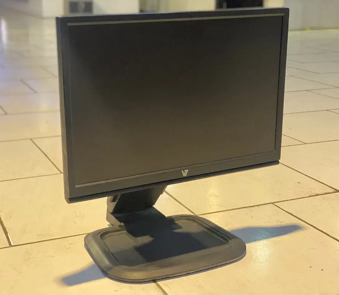 مانیتور ۱۹ اینچ v7|قطعات و لوازم جانبی رایانه|ارومیه, |دیوار
