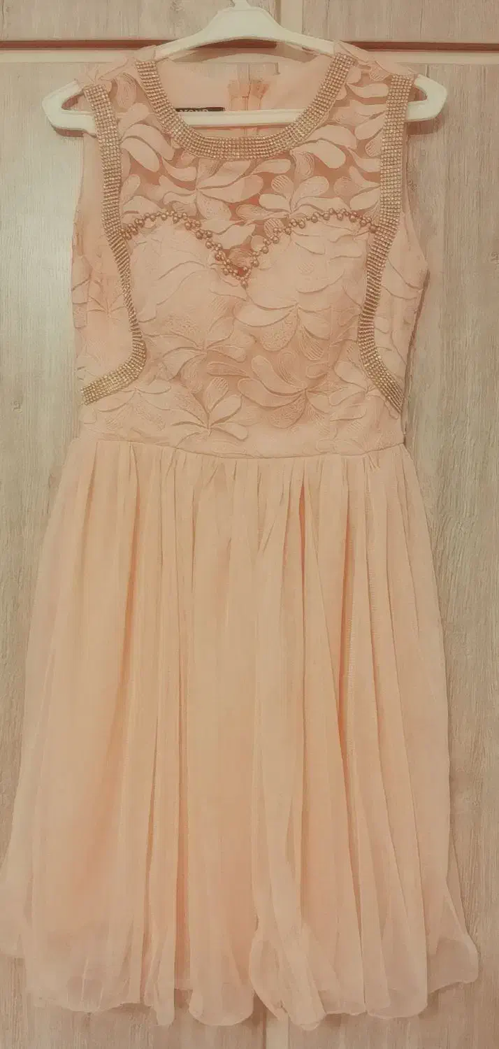 لباس|لباس|بهار, |دیوار