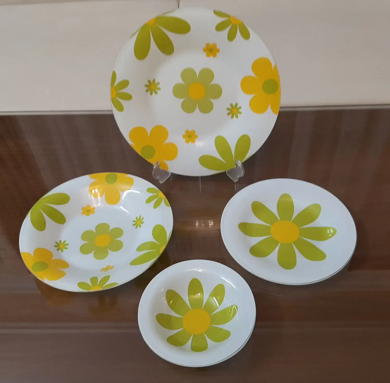 سرویس ظروف غذا خوری ۴۸ پارچه و ۱۲ نفره آرکوفام|ظروف سرو و پذیرایی|هشتگرد, فاز ۲ مهستان|دیوار