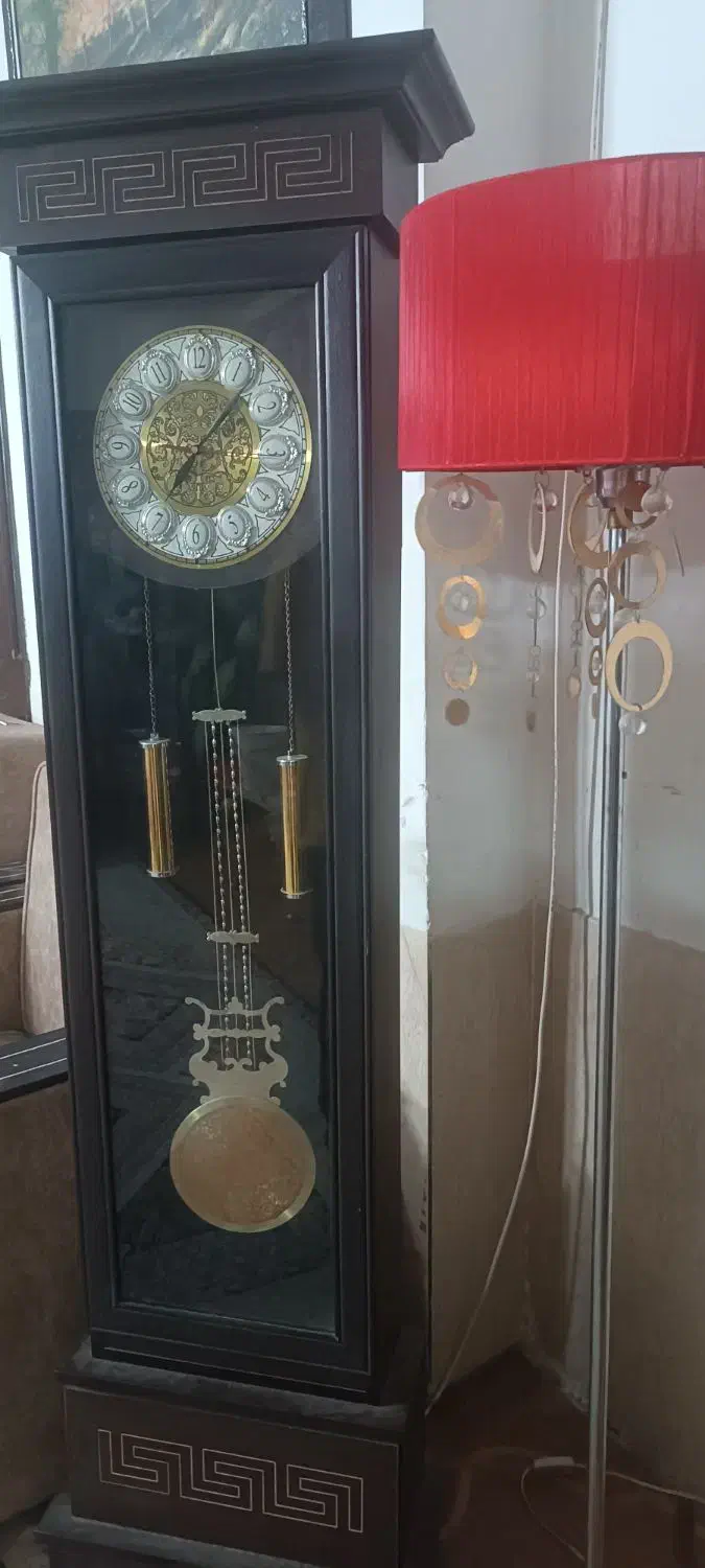 ساعت ایستاده و آبا ژور|ساعت دیواری و تزئینی|شیراز, کوشک میدان|دیوار