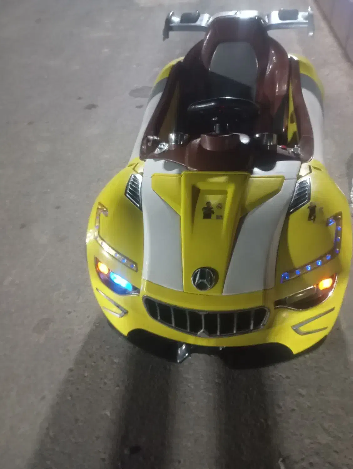 ماشین شارژی|اسباب‌بازی بچه|نهاوند, |دیوار