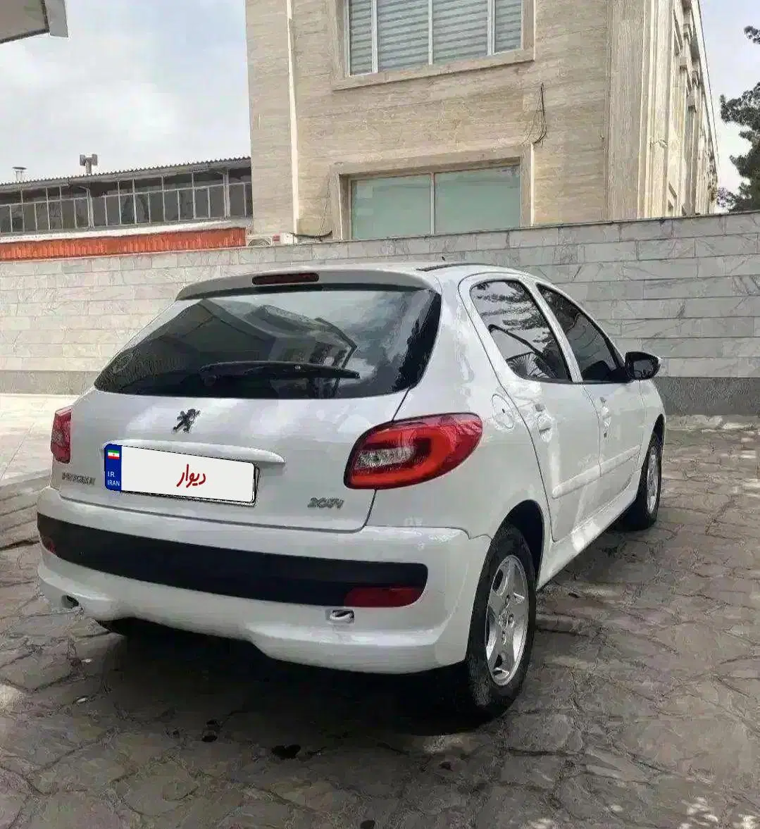 پژو ۲۰۷ اتوماتیک صفر سقف فلز سفید مدل ۱۴۰۴|خودرو سواری و وانت|شیراز, شیمی گیاه|دیوار