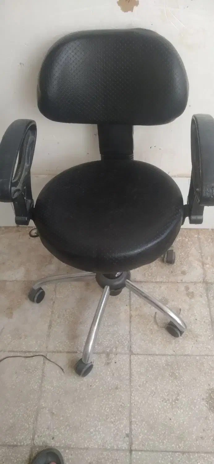 صندلی چرخ دار|صندلی و نیمکت|سبزوار, قلعه‌نو دهزار|دیوار