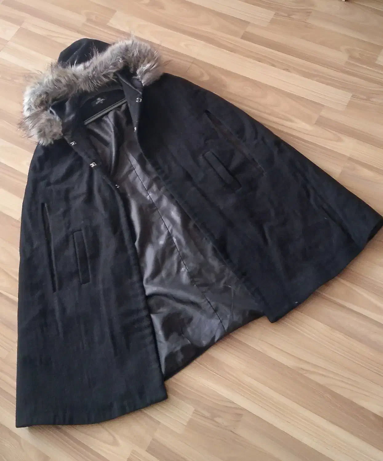 تعدادی پالتووکاپشن زنانه ودخترانه هرکدوم صدوهشتاد|لباس|اردبیل, |دیوار