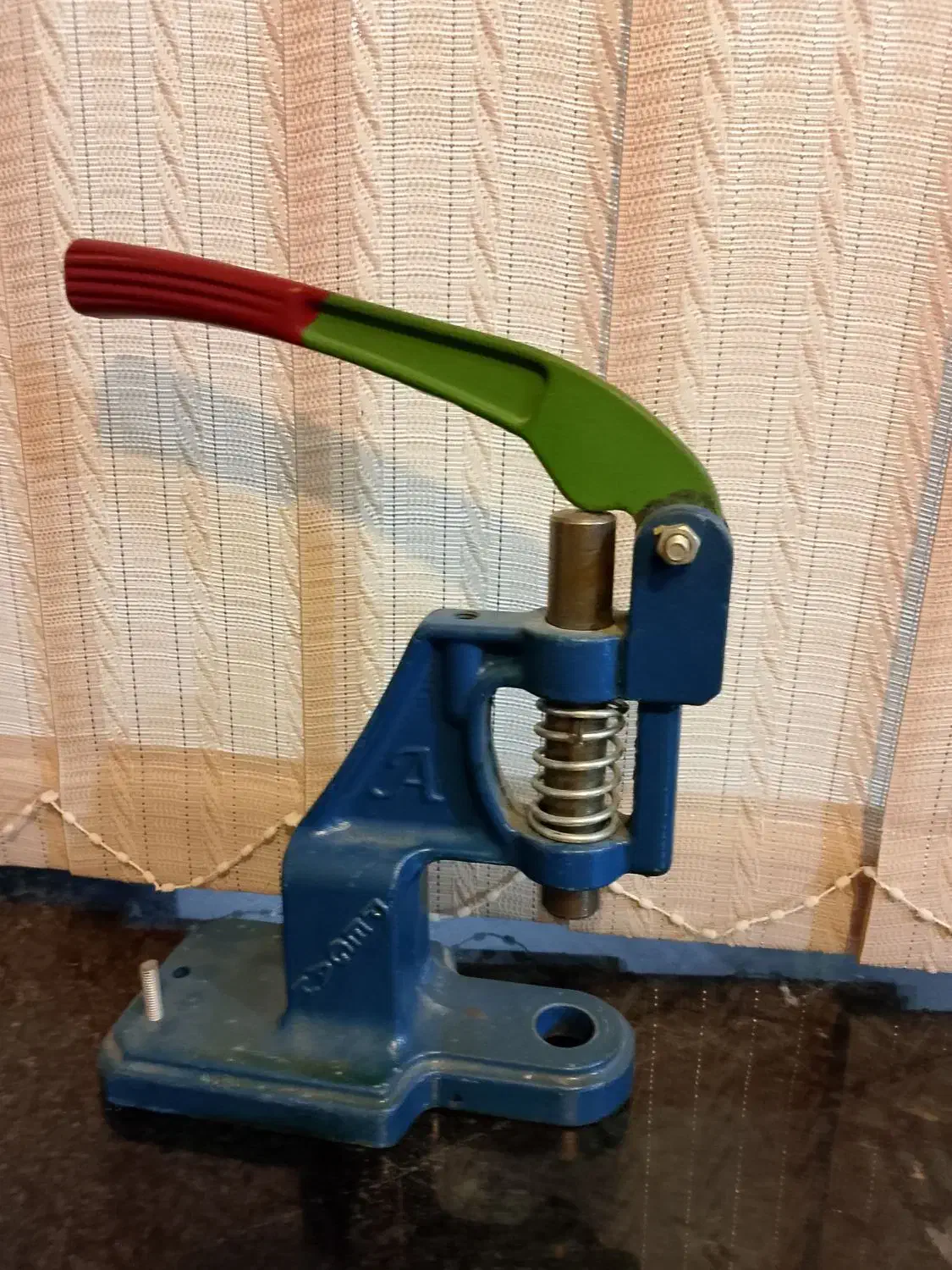 دستگاه پانچ|لوازم خیاطی و بافتنی|آبپخش, |دیوار