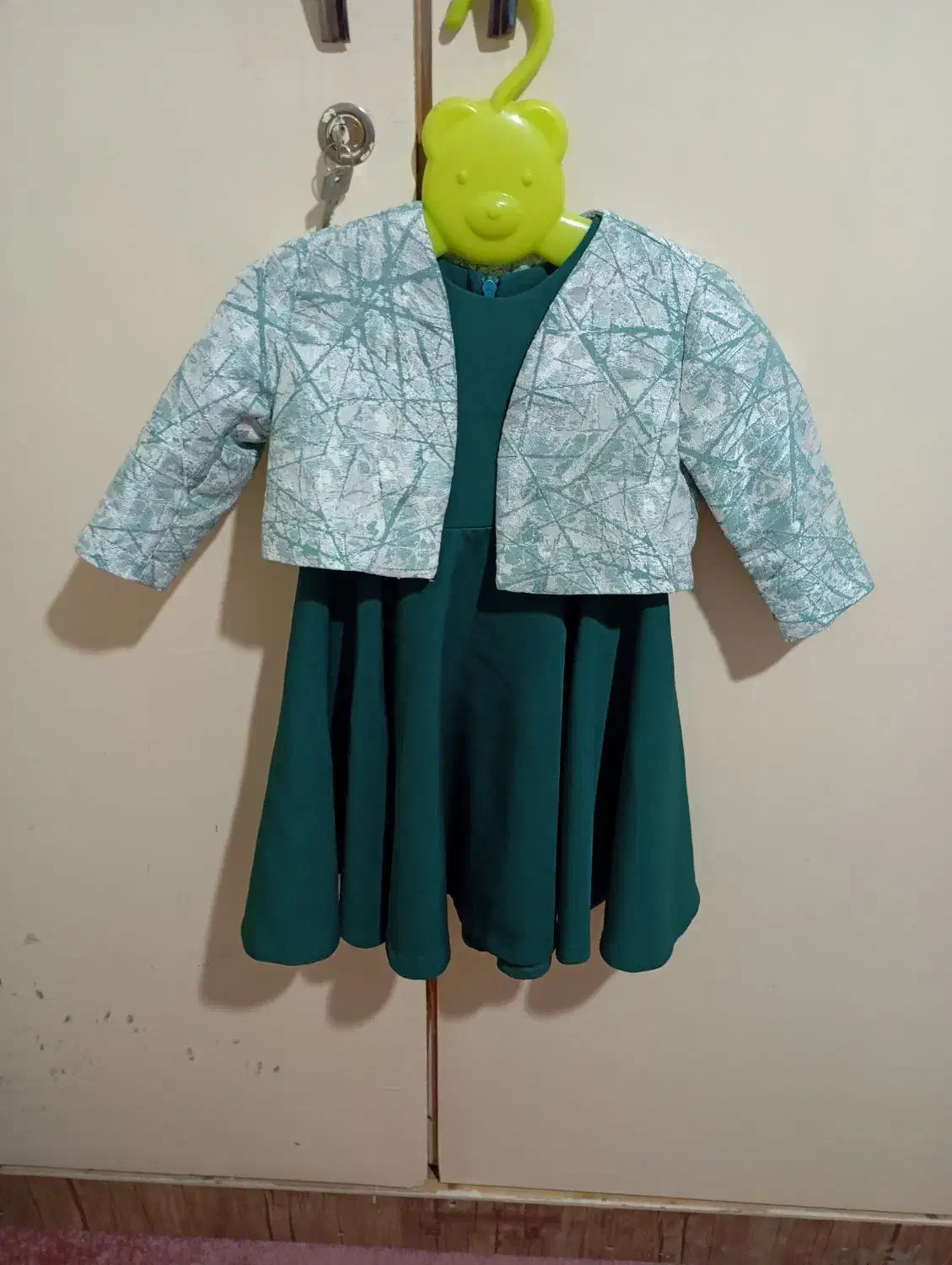 تعدادی لباس بچه در حد نو|کفش و لباس بچه|چهارباغ, |دیوار