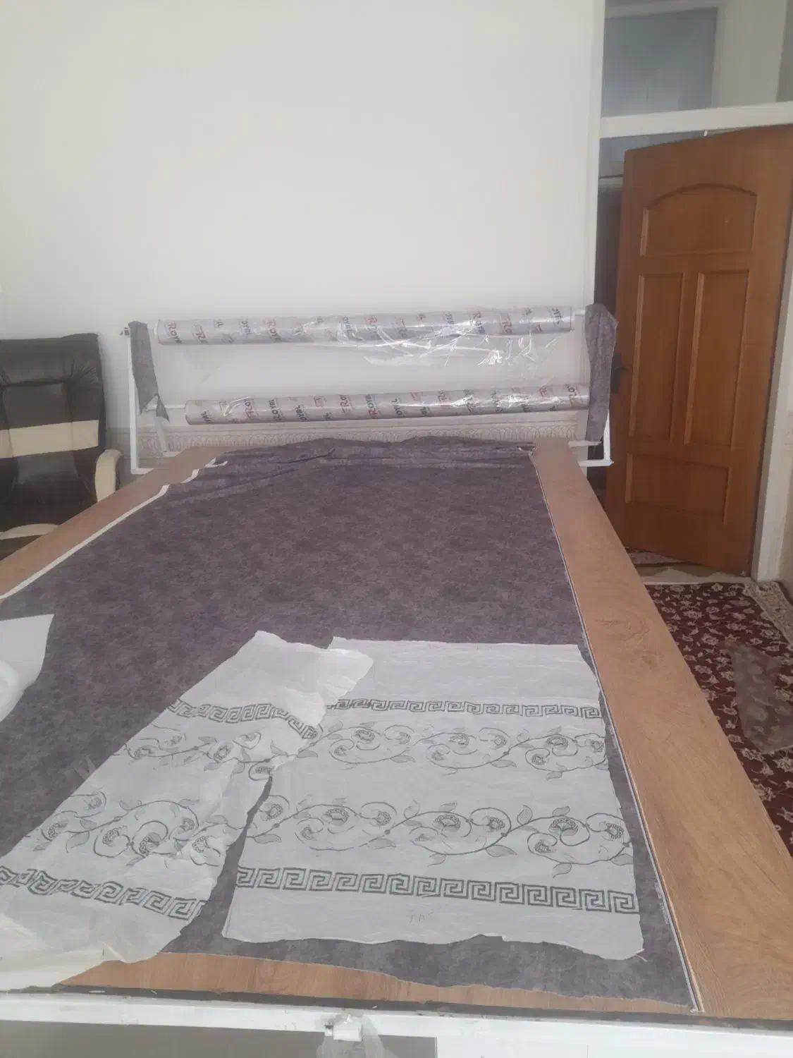 میز خیاطی با رول خارج کن پارچ کاور پلاستیک وغیره|چرخ خیاطی و ریسندگی|اژیه, |دیوار