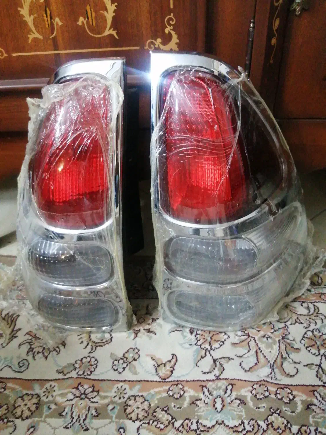 چراغ خطر عقب پرادو|قطعات یدکی و لوازم جانبی|ری, صفاییه (چشمه علی)|دیوار