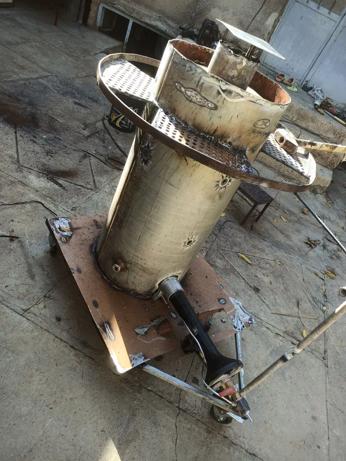 جوشکارسیار ساخت بخاری های کارگاهی و نصب کرکره برقی|خدمات پیشه و مهارت|سقز, |دیوار