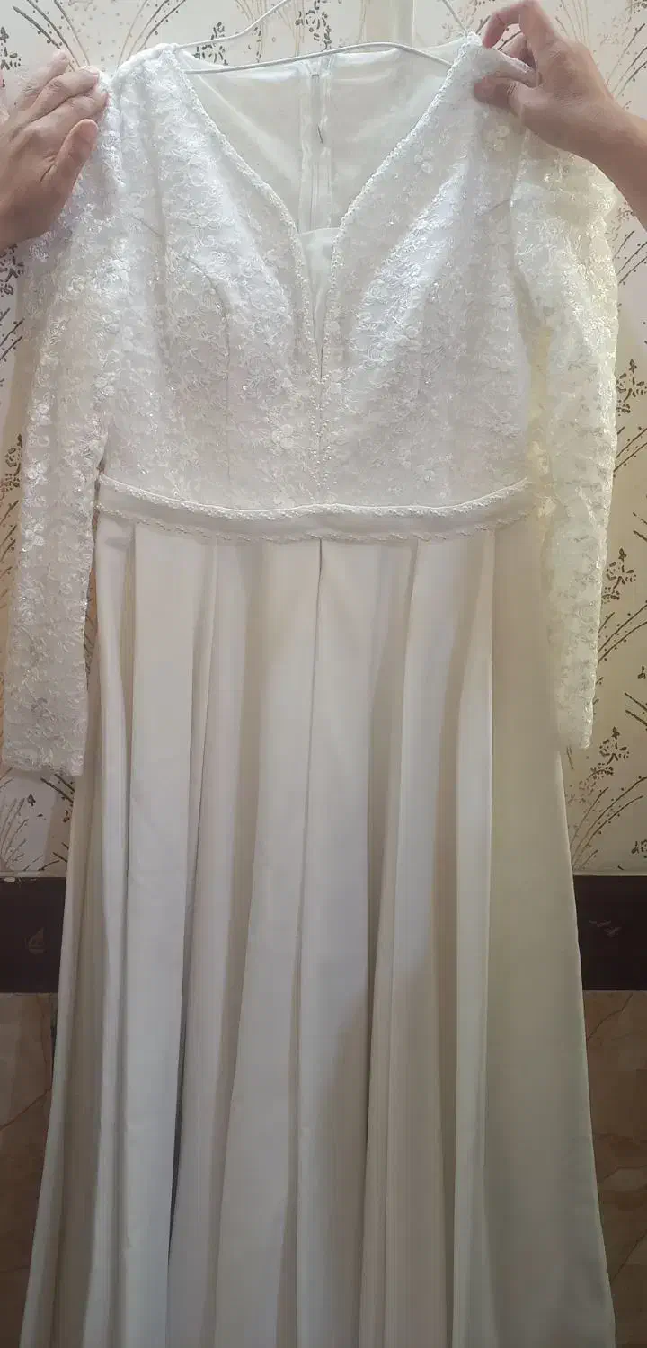 لباس عقد و کتونی|لباس|زند, |دیوار