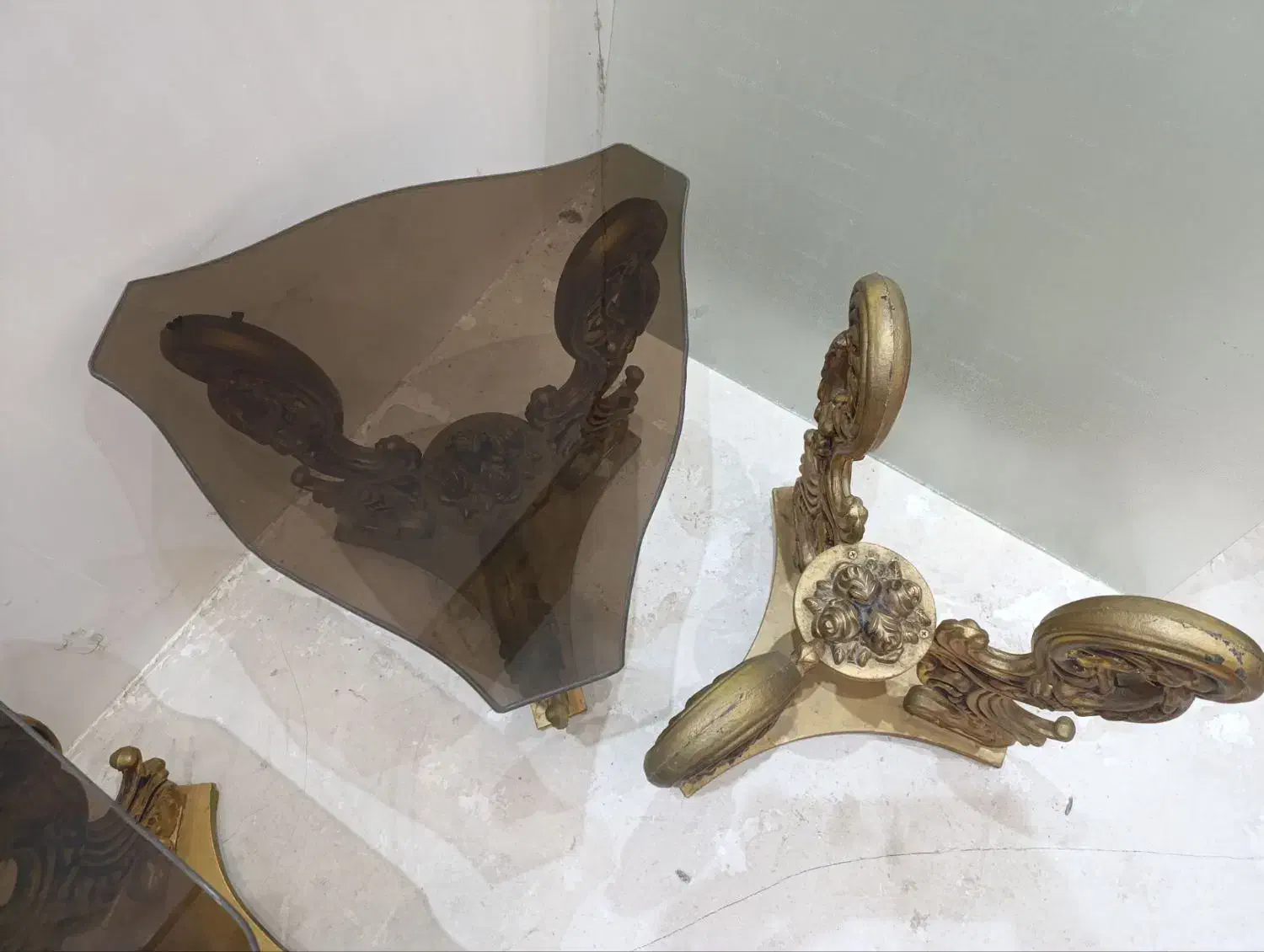 جلو مبلی سه تیکه با شیشه ده میل کلکسیونی|کلکسیون اشیاء عتیقه|خوی, |دیوار