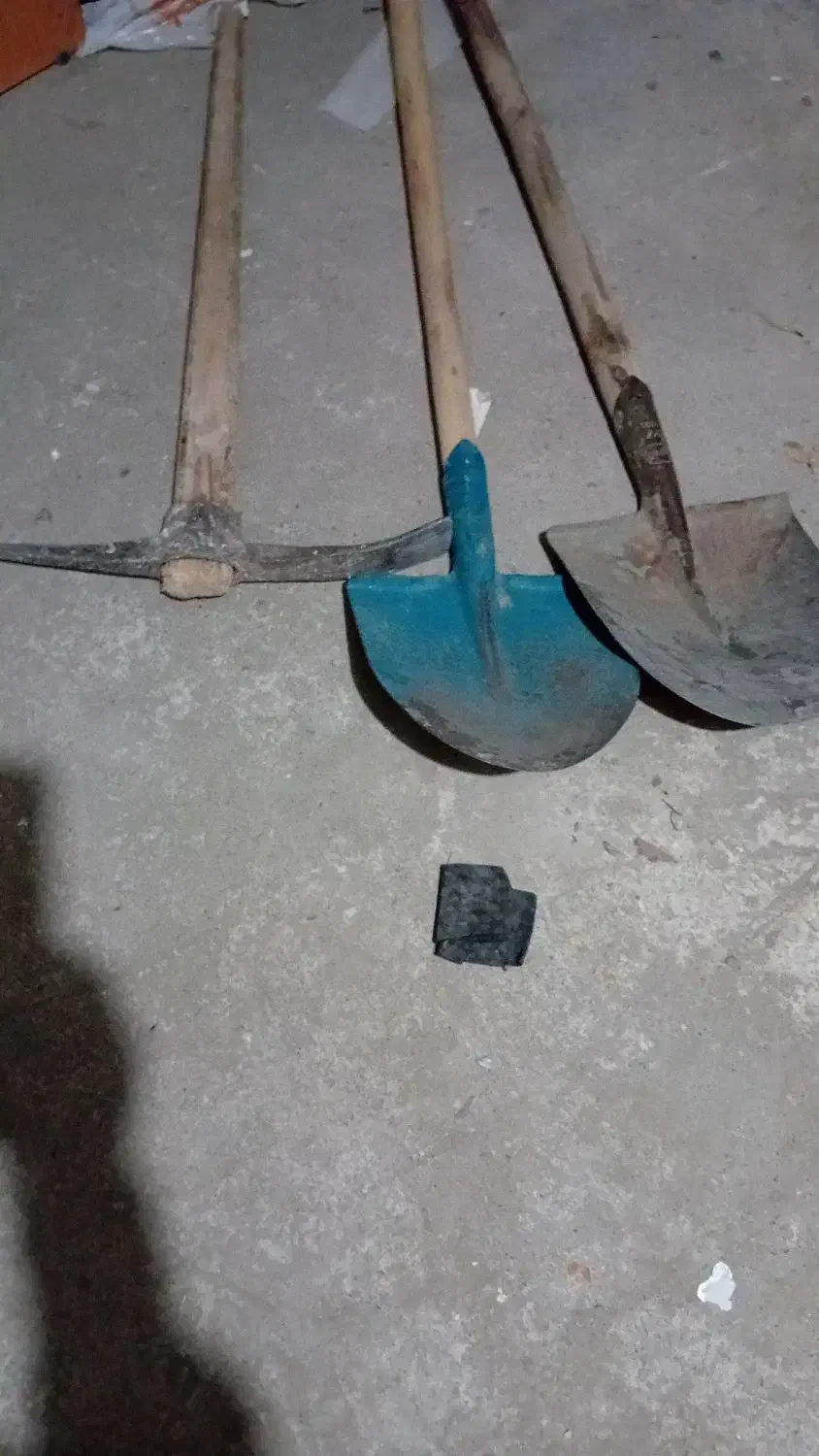 دوعدد بیل و کلنگ|ابزارآلات|مشهد, رضاشهر|دیوار