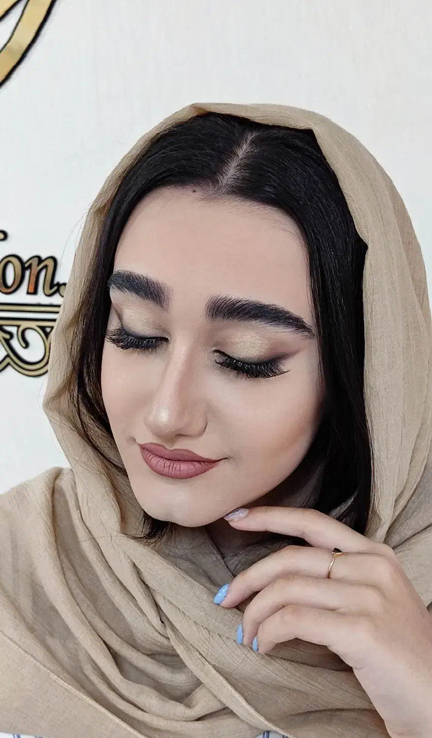 خدمات عروس میکاپ شنیون رنگ و لایت فیبروز مژه ناخن|خدمات آرایشگری و زیبایی|ملارد, |دیوار