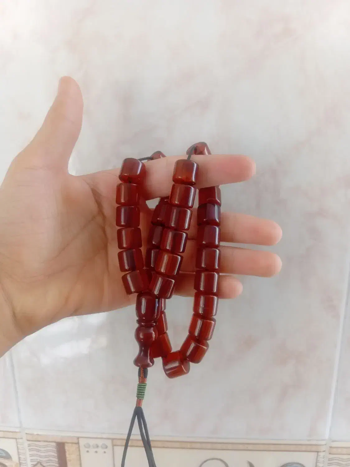 تسبیح کهربا شکلاتی|کلکسیون اشیاء عتیقه|نقده, |دیوار