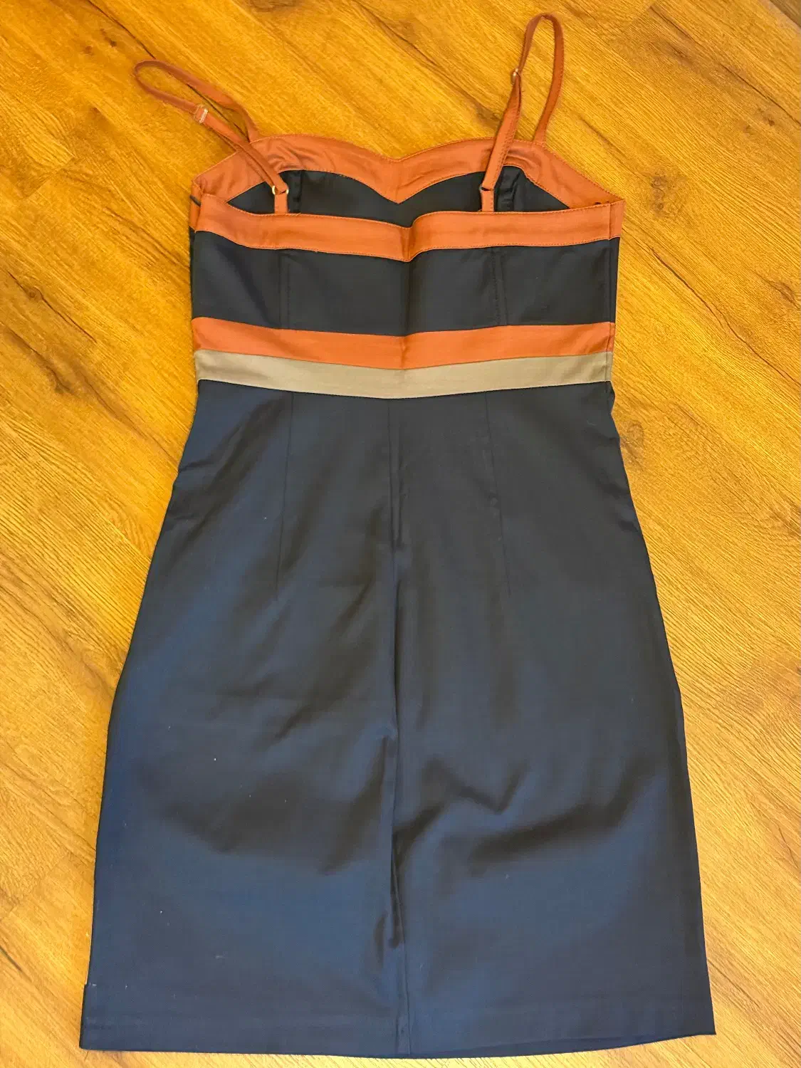 لباس مجلسی کوتاه|لباس|آمل, |دیوار