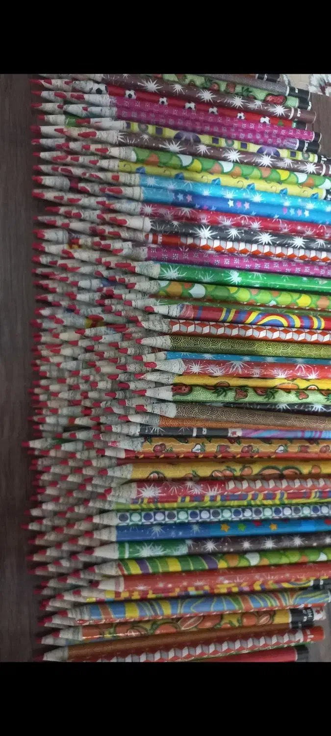 مداد روزنامه ایی قرمز|لوازم التحریر|بهارستان, |دیوار