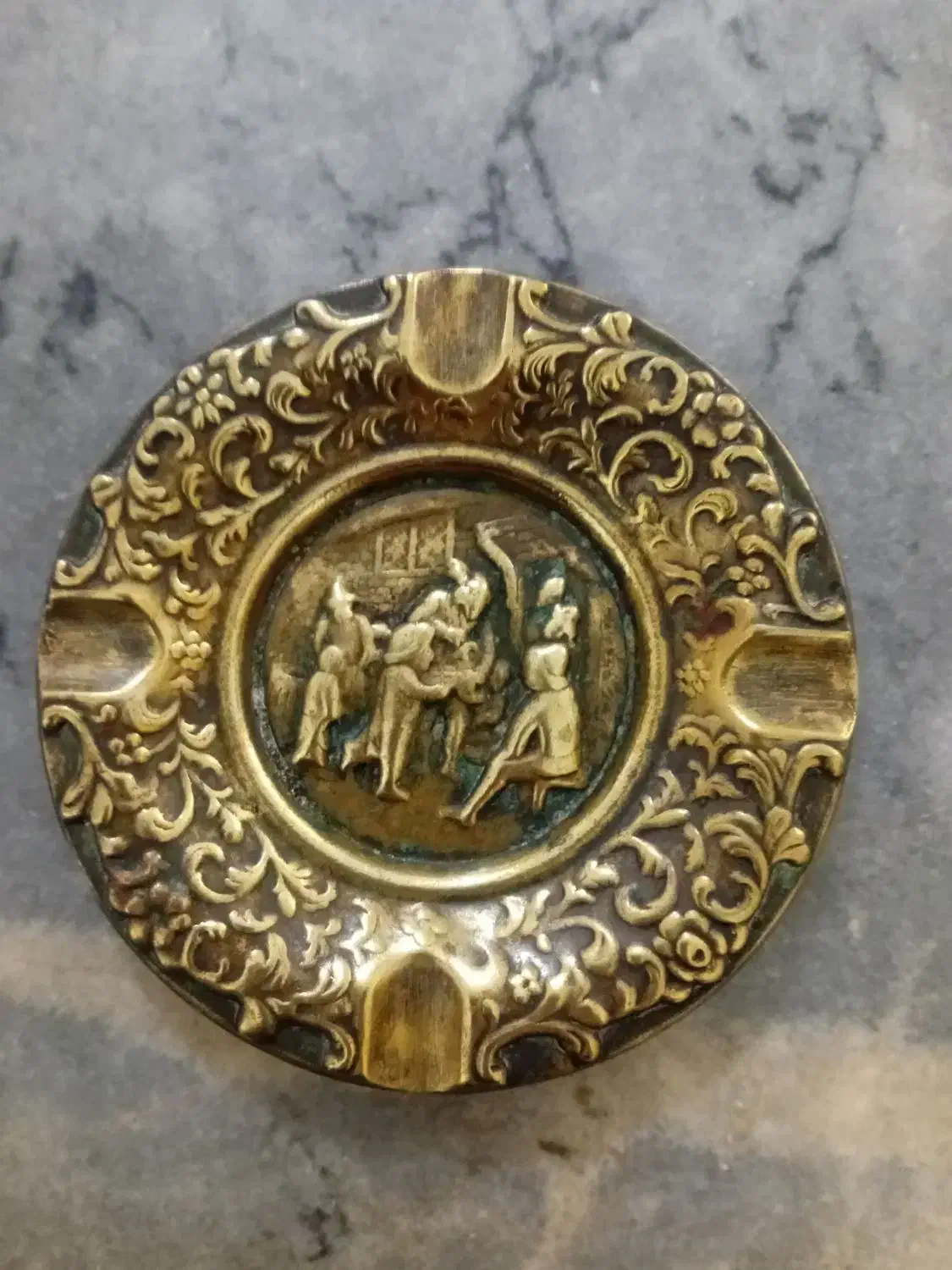 زیر سیگاری|کلکسیون اشیاء عتیقه|صومعهسرا, |دیوار