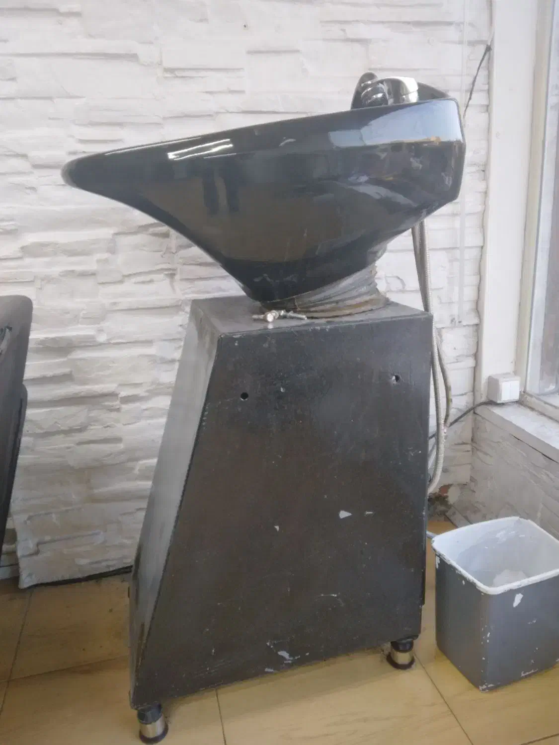 سرشور نشسته کارکرده خارجی|آرایشگاه و سالنهای زیبایی|رشت, دیلمان|دیوار