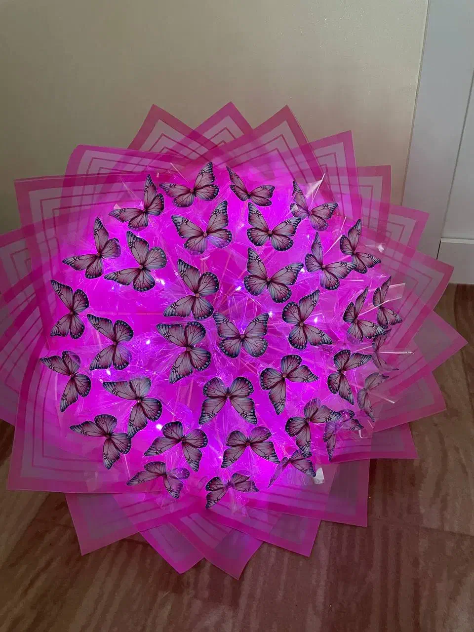 دسته گل پروانه روز مادر روز زن کادویی|گل مصنوعی|تبریز, |دیوار