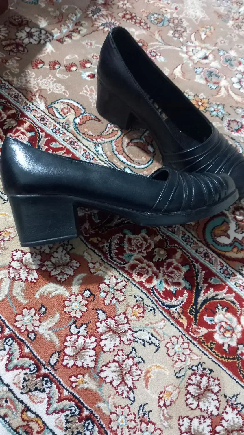 کفش  راحتی|کیف، کفش، کمربند|اقبالیه, |دیوار