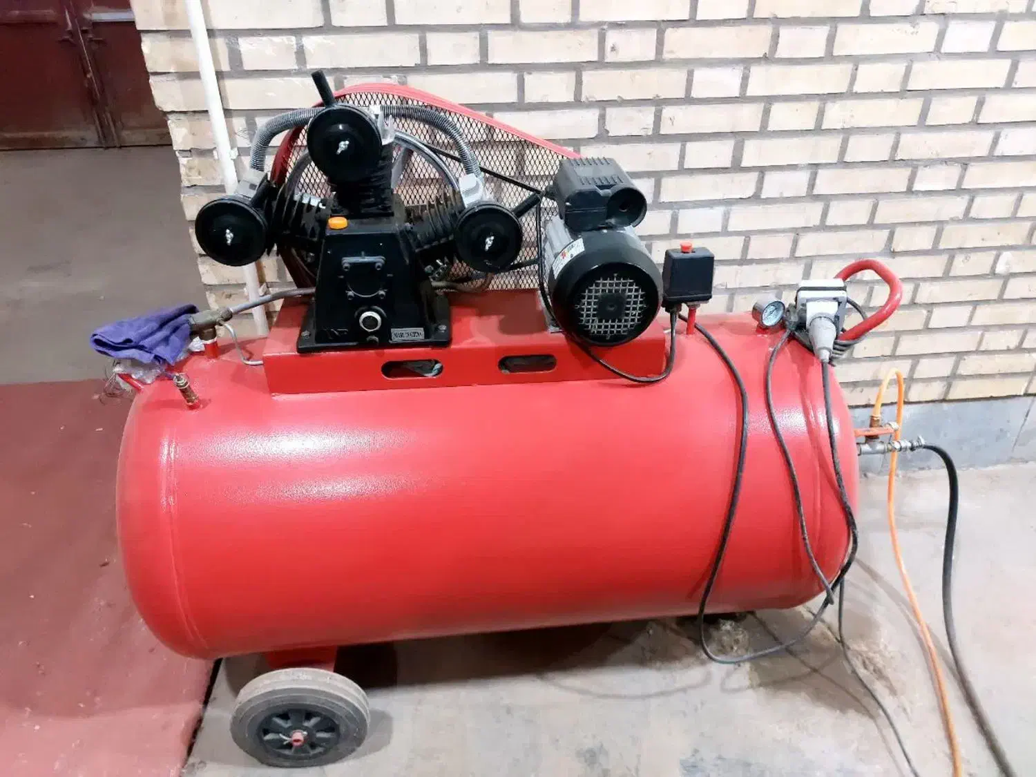 پمپ باد ۳۵۰ تایی|ابزارآلات|کاشان, کارگر|دیوار