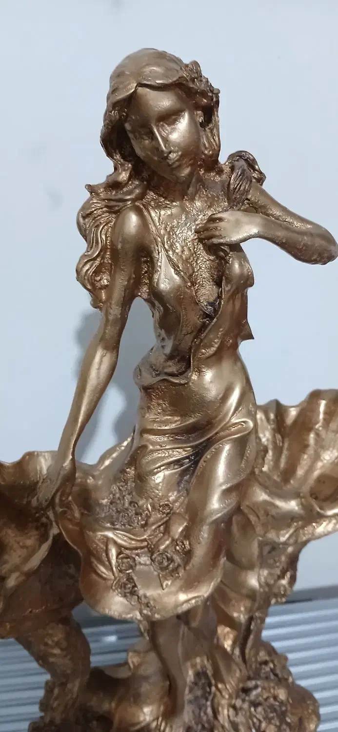 مجسمه زیبا ، شکلات خوری|مجسمه، تندیس، ماکت|پرند, فاز ۱|دیوار