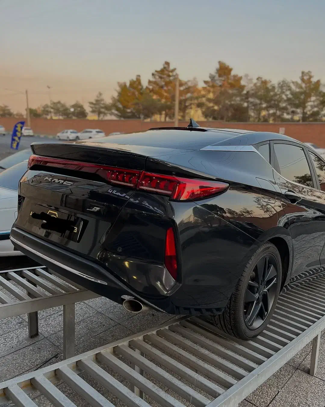 کی ام سی j7 /مدل ۴۰۳/ کم کار / زیر قیمت|خودرو سواری و وانت|قم, باغ اشرافی|دیوار