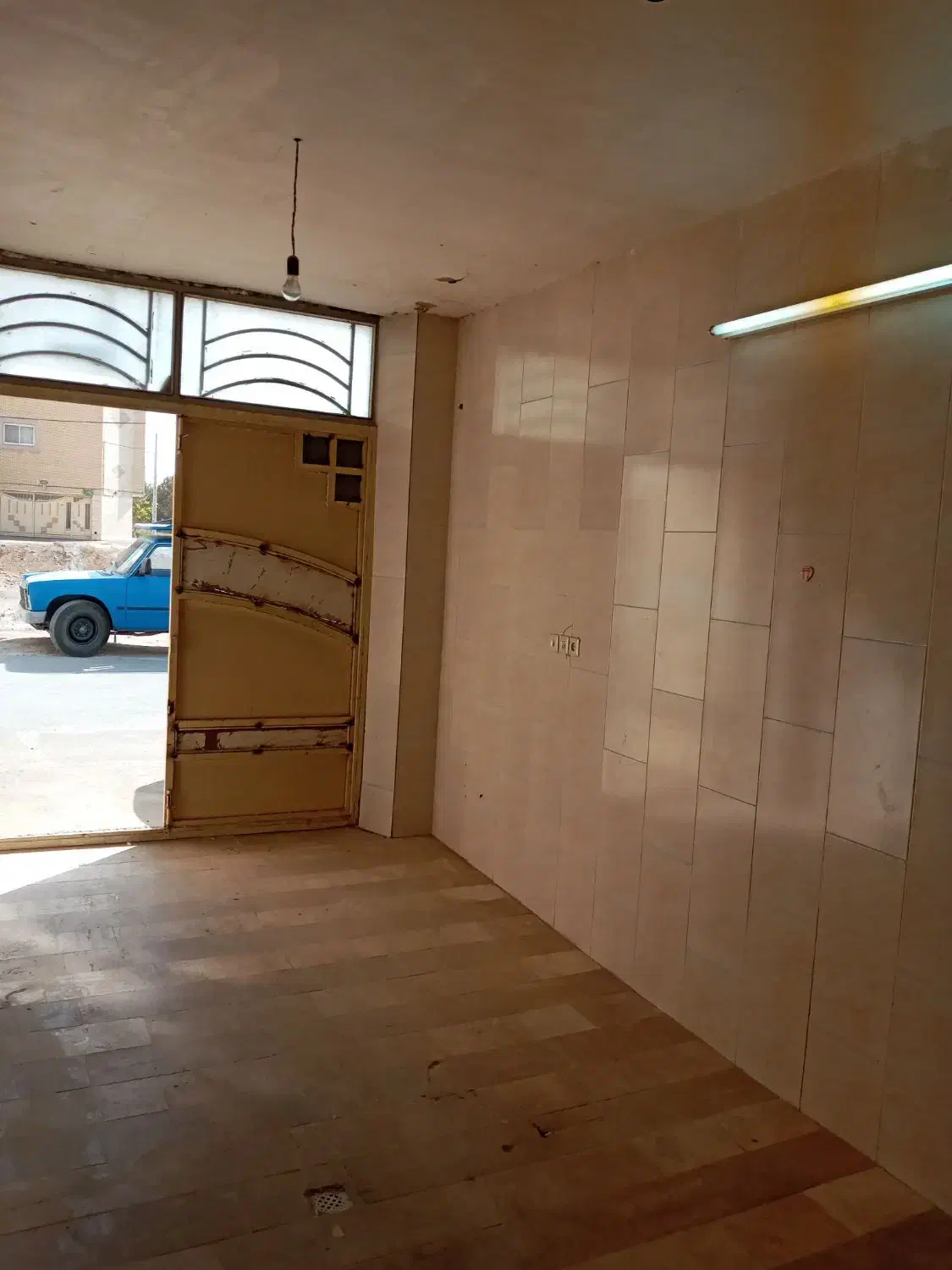 مغازه ۲۴ متری برخیابان ۱۲ متری|اجارهٔ مغازه و غرفه|اصفهان, جاوان|دیوار