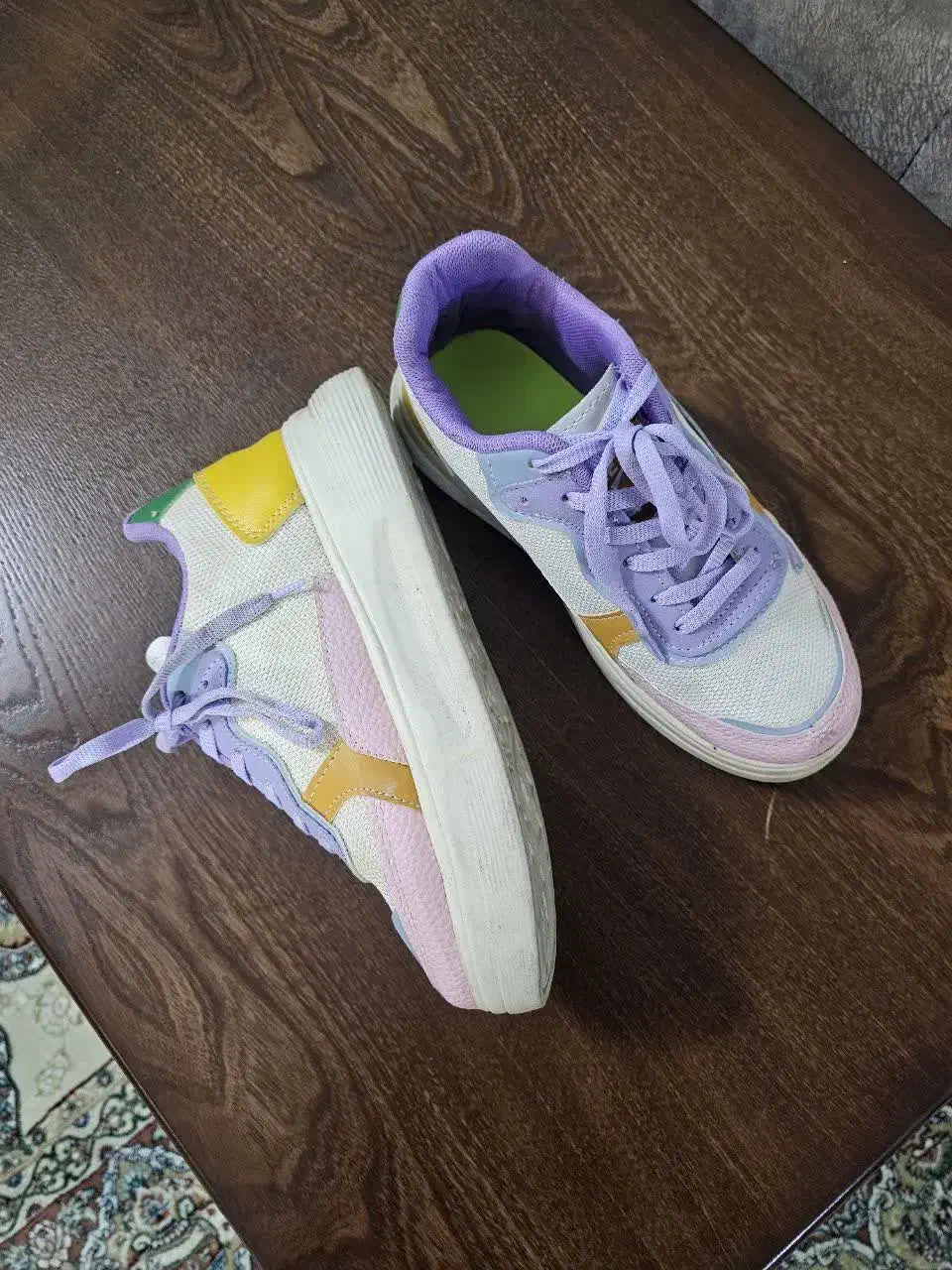 کفش|کیف، کفش، کمربند|گلبهار, شهر جدید گلبهار|دیوار