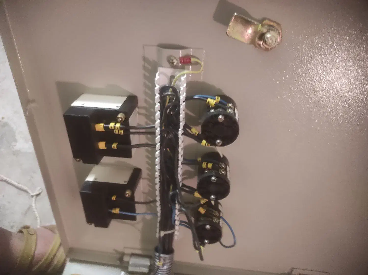 تابلوبرق دیواری|مصالح و تجهیزات ساختمان|جهرم, |دیوار