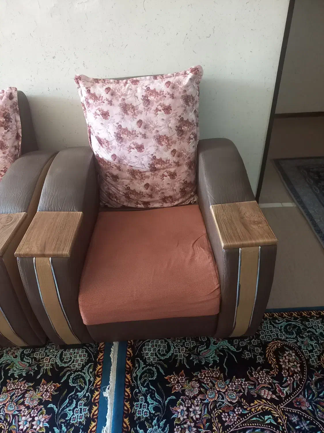 مبل و و میز عسلی|مبلمان خانگی و میز عسلی|فولادشهر, A6|دیوار