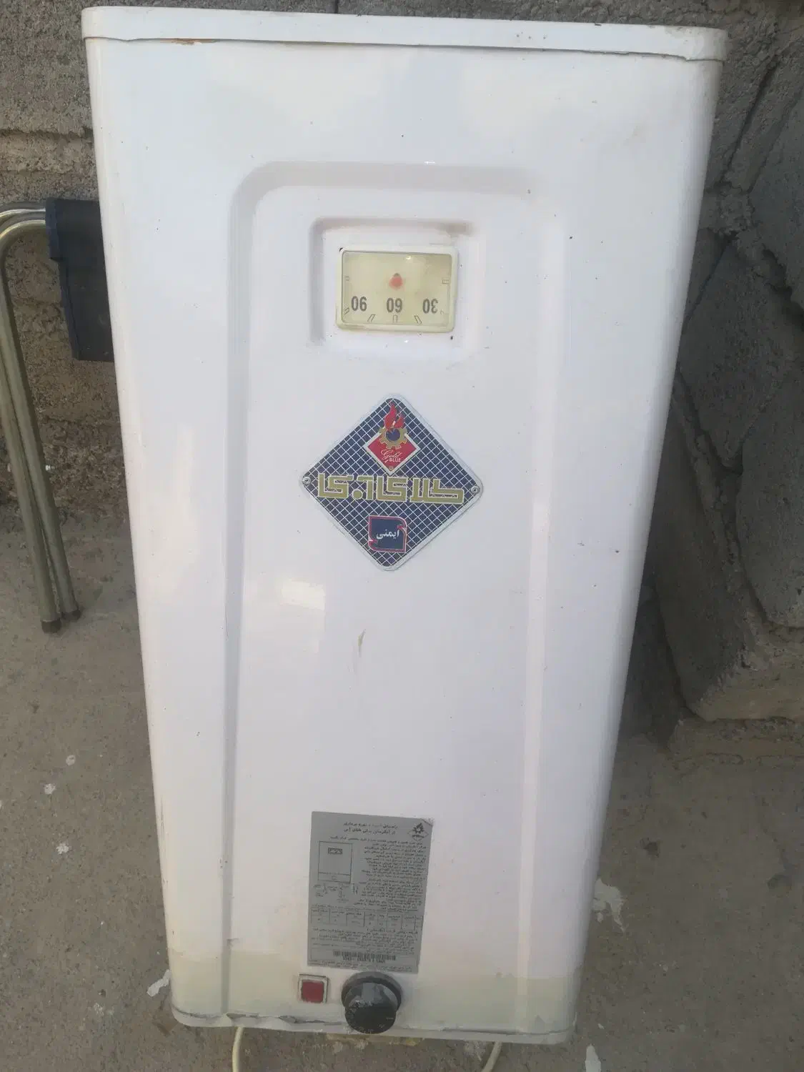 آبگرمکن برقی 40 لیتری دیواری  دوسال کارکرده  سالم|آبگرمکن، پکیج، شوفاژ|جیرفت, |دیوار