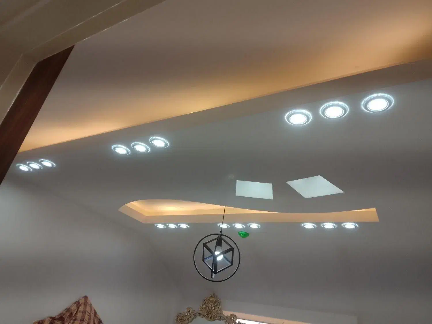 برقکار.سیم کش.سیمکشی برقکاری هرزمان که شمابخواهید|خدمات پیشه و مهارت|تبریز, |دیوار