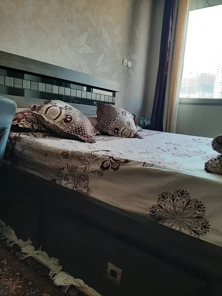 تخت دونفره بهمراه پاتختی و دراور و آیینه|تخت و سرویس خواب|تهران, شهرک چیتگر|دیوار