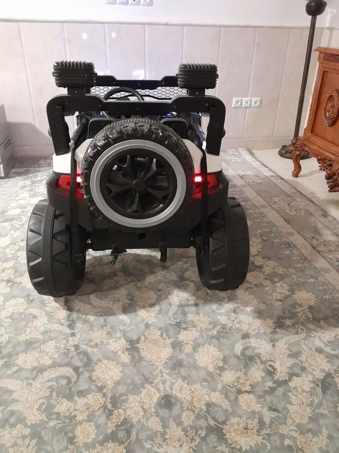 ماشین شارژی بزرگ ۲نفره|اسباب‌بازی بچه|قم, شهرک توانیر|دیوار