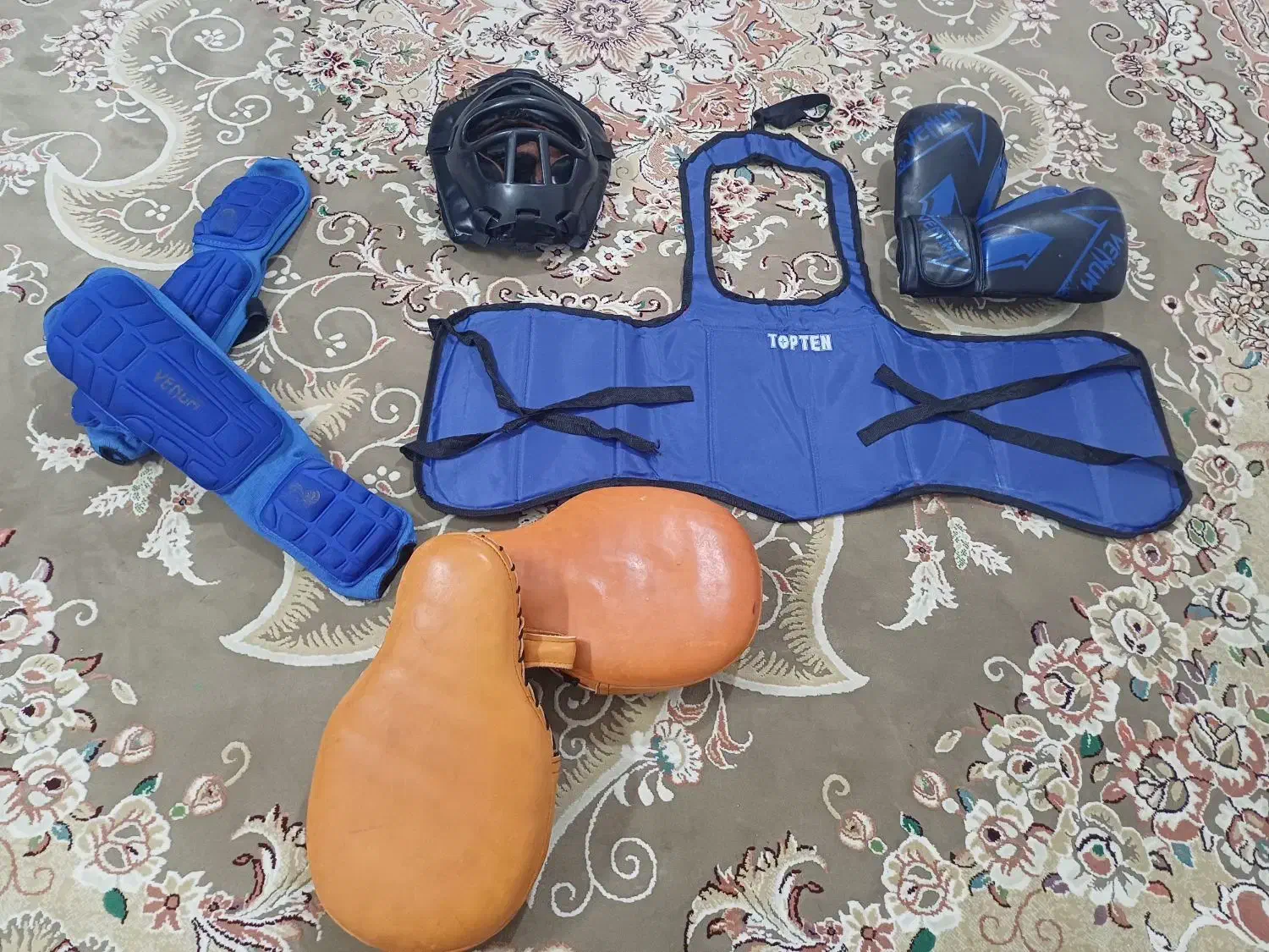 دوتا ست کامل وشوو  یک ست کامل بوکس.یک عدد هوگو|تجهیزات ورزشی|یاسوج, |دیوار