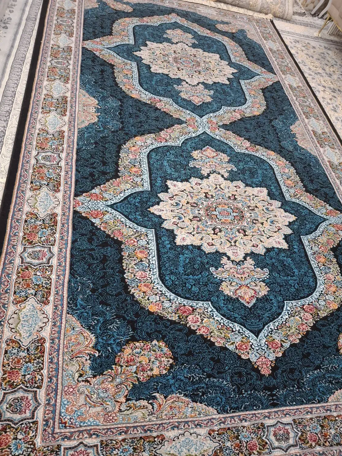 یه دونه فرش نخ شاه کار۸متری|فرش|دزفول, |دیوار