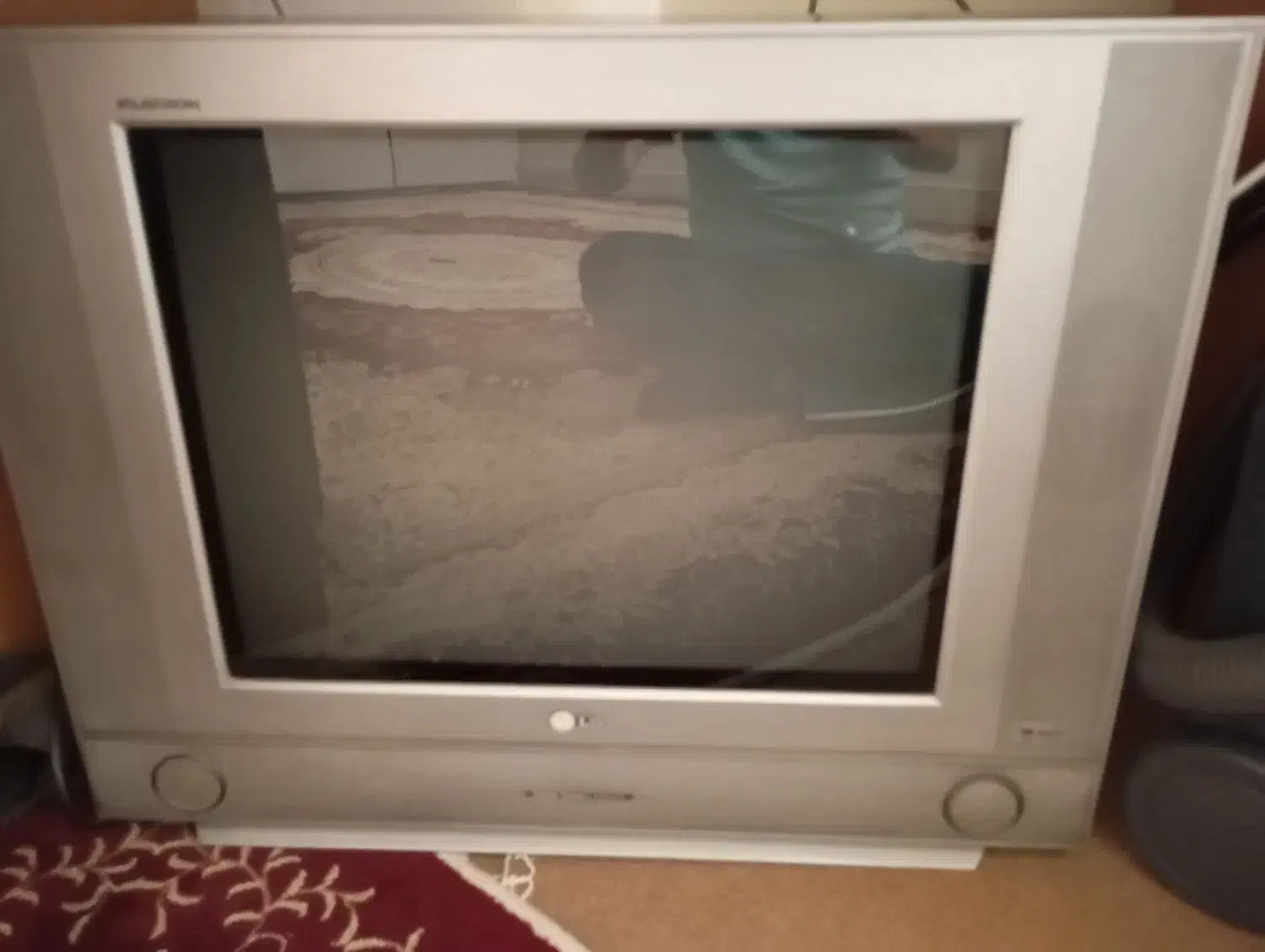 تلویزیون الجی قدیمی|تلویزیون و پروژکتور|اصفهان, هفتون|دیوار