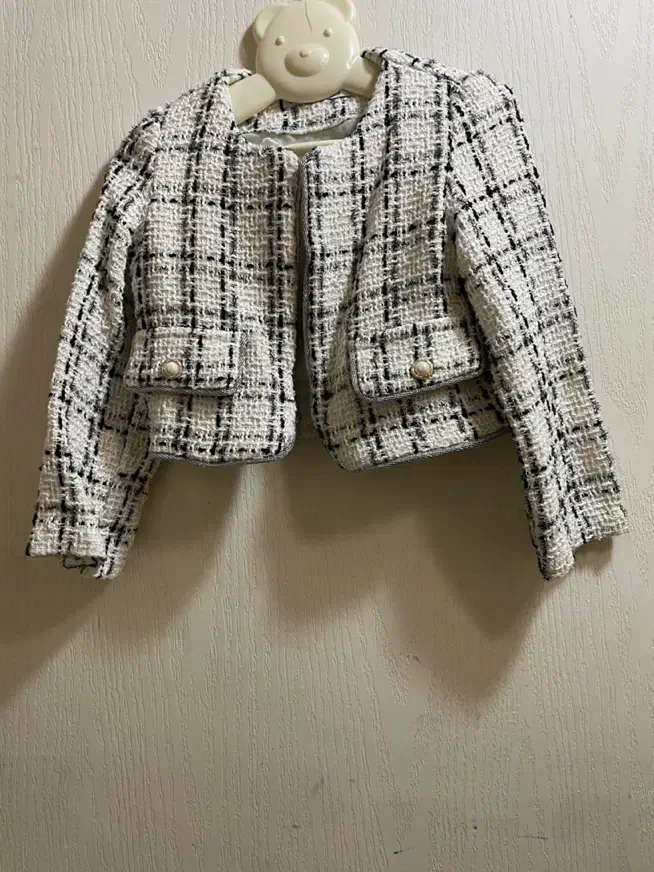 کت و دامن بچه گانه|کفش و لباس بچه|اندیشه, اندیشه فاز ۱|دیوار