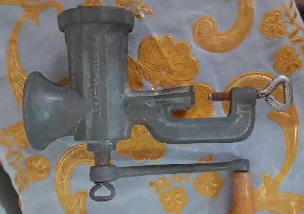 چرخ گوشت دستی|خردکن، آسیاب، غذاساز|رشت, لاکان|دیوار