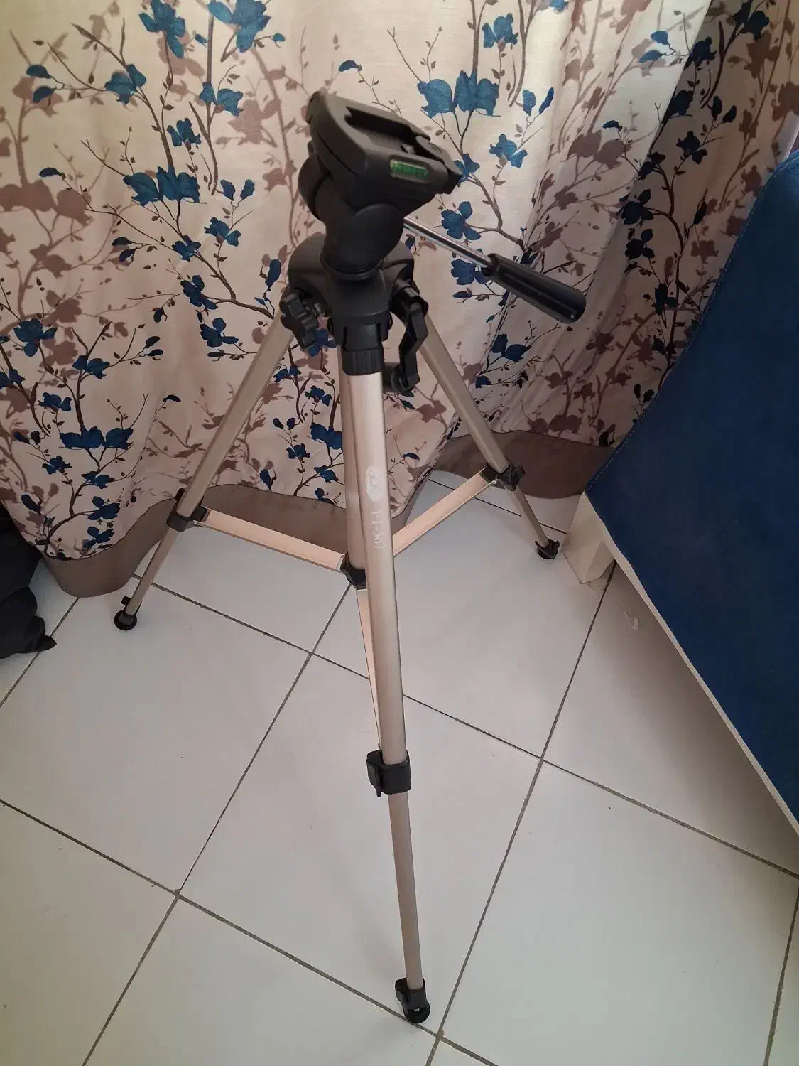 پایه دوربین عکاسی و فیلمبرداری سالم و نو|دوربین عکاسی و فیلمبرداری|تهران, شاهین|دیوار